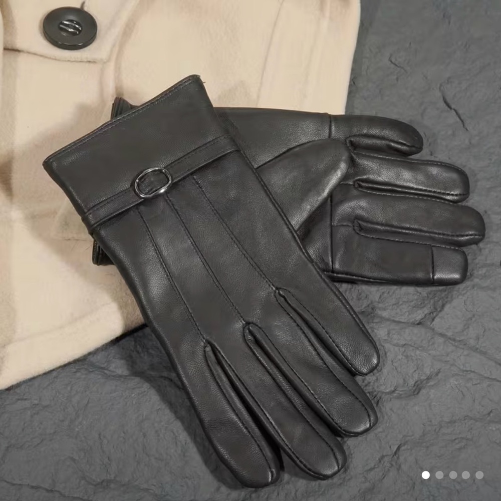 Black Sheep Skin Genuine Leather Woman’s Gloves with Fleece Lining Touchscreen